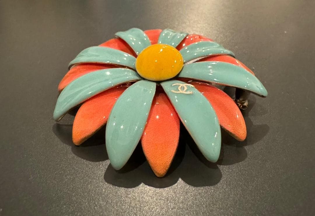 CHANEL フラワーブローチ オレンジ