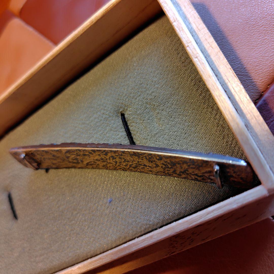 鉄地金象嵌帯留　江戸時代後期　木箱付