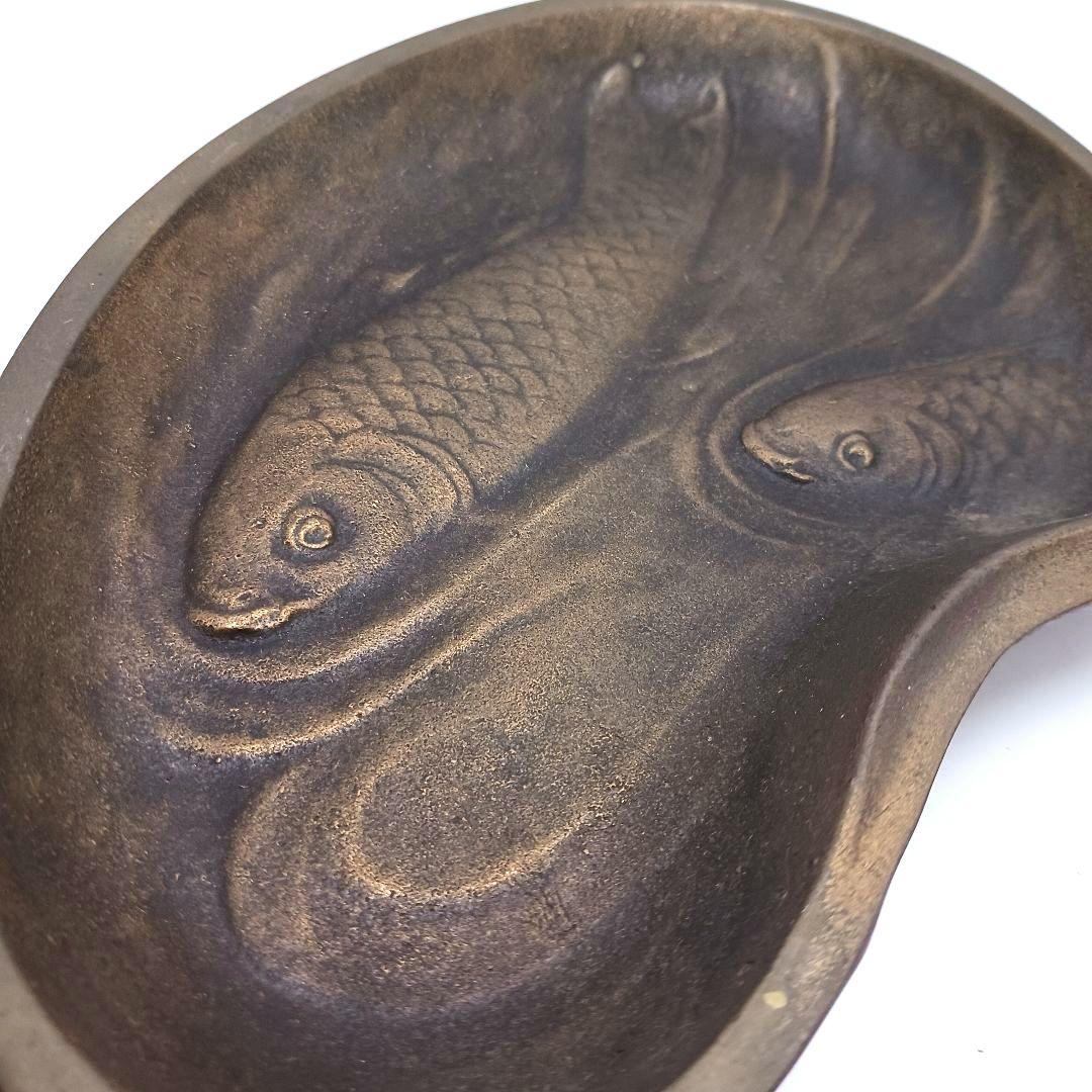 Y3122-84 津田永寿作 鋳銅 魚文 飾皿