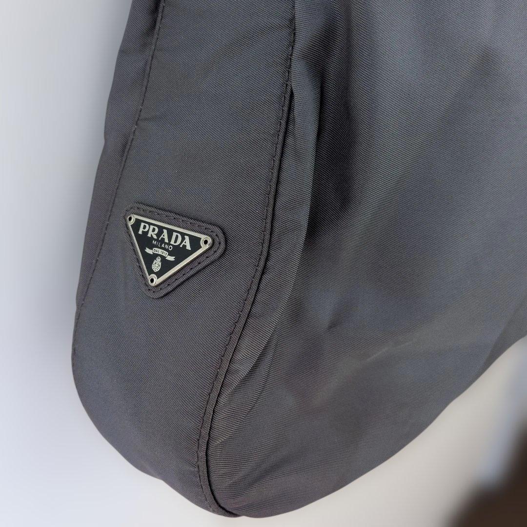 PRADA グレー ショルダーバッグ 値下げ！