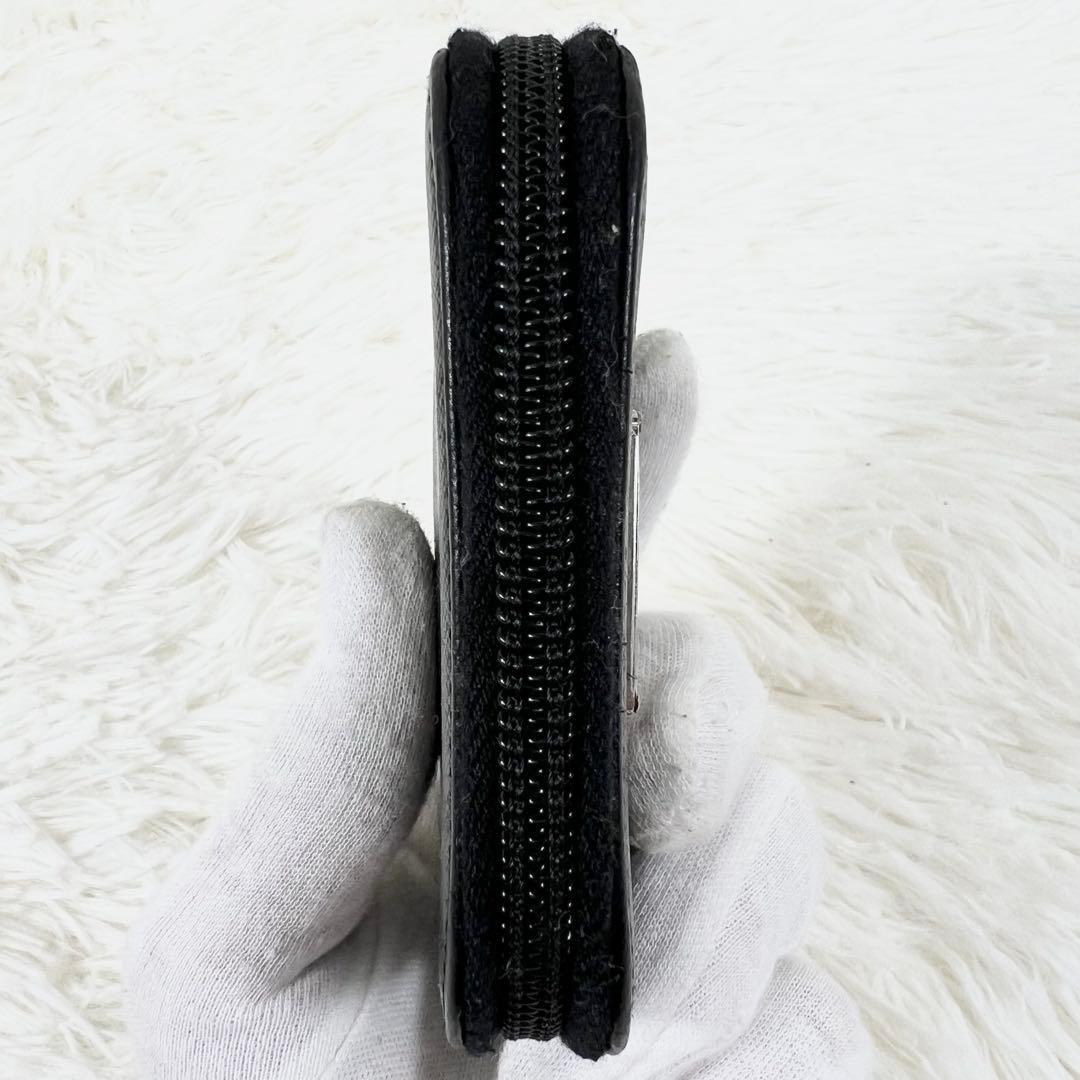 PRADA ケース トライアングルロゴ サフィアーノ 黒 ラウンドジップ