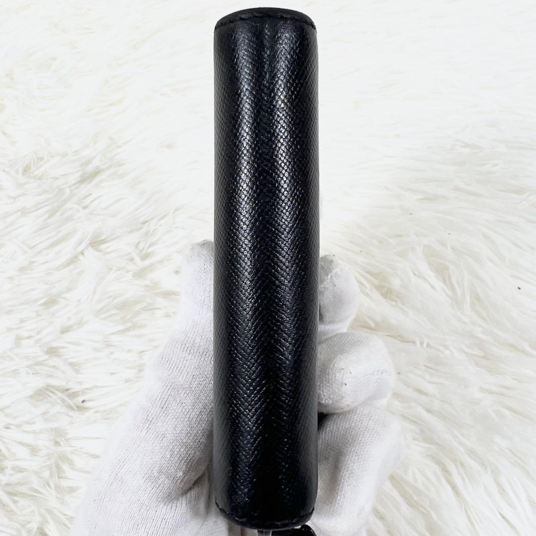 PRADA ケース トライアングルロゴ サフィアーノ 黒 ラウンドジップ