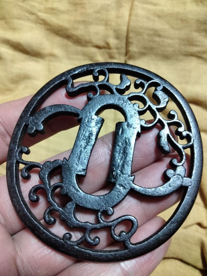 希少　鉄鍔　鐔　(忠好作　丁子透かし)　江戸時代　赤坂忠好　箱付き