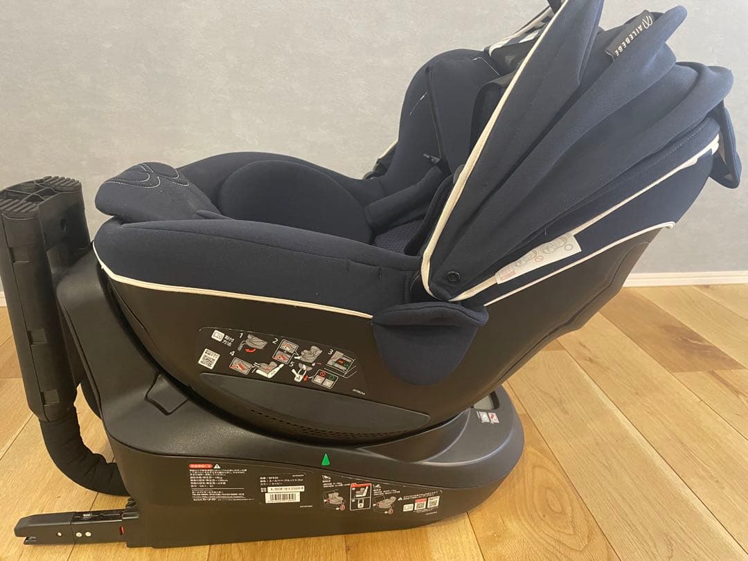 エールベベ　クルット5 oui ISOFIX ネイビー