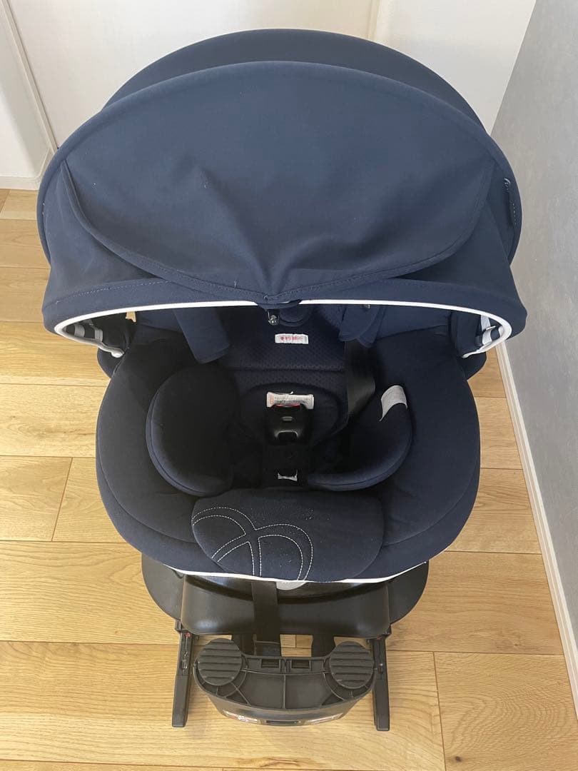 エールベベ　クルット5 oui ISOFIX ネイビー