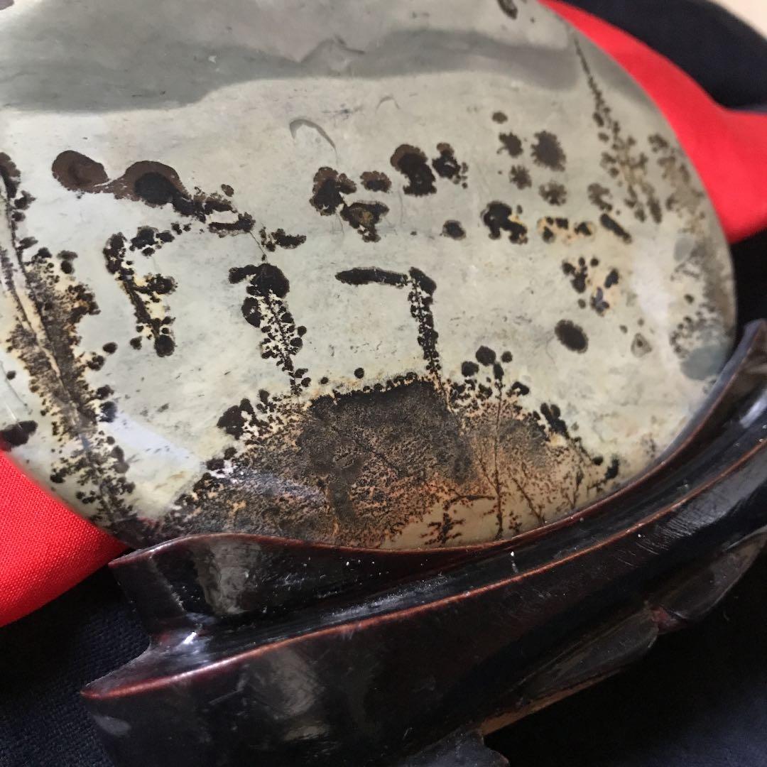 自然界の作用で不思議な心象風景が描かれた鑑賞石 台座付き