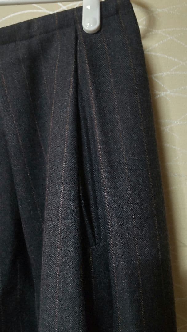 マーガレット・ハウエル　ダークグレー プリーツ スカート　Ⅱ