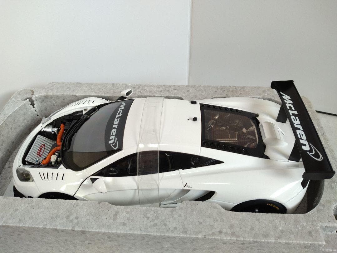 275　未使用　1/18　オートアート　マクラーレン　12C　GT3　　ホワイト