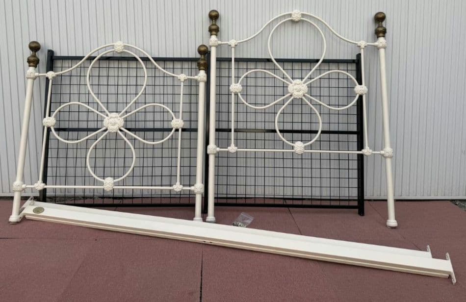 希少Laura Ashley Cheltenham Sベッドフレーム