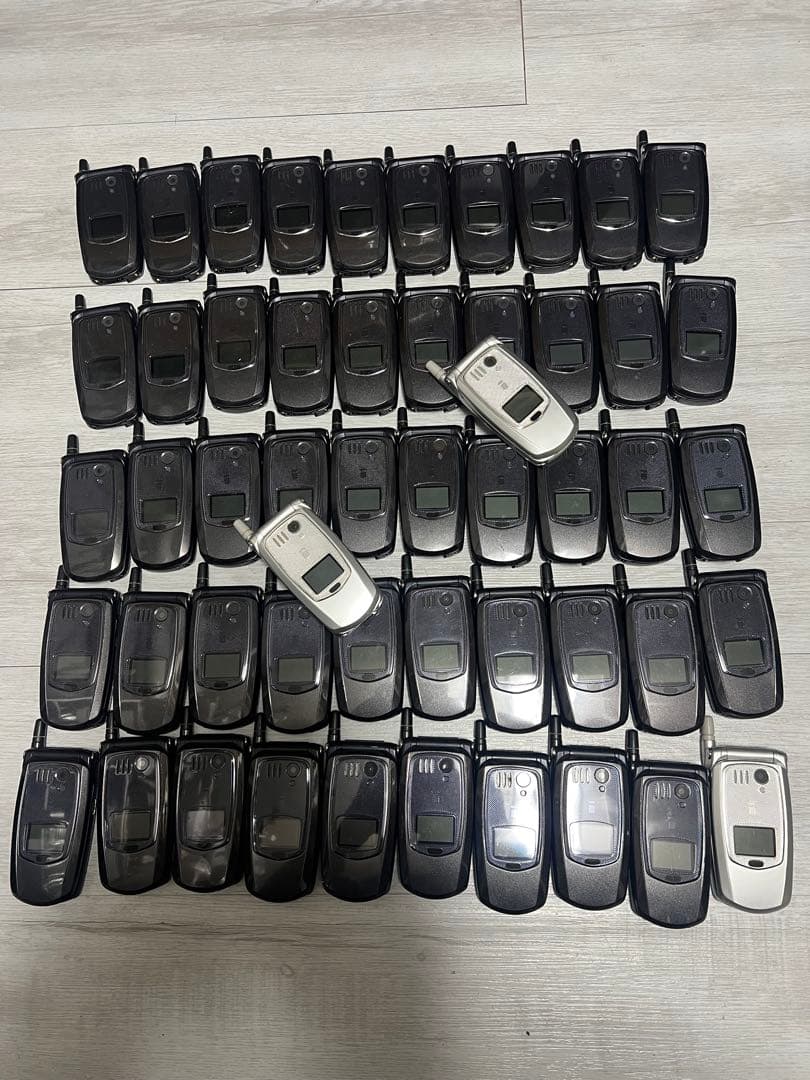 ガラケー 52台まとめ売り ジャンク - メルカリ