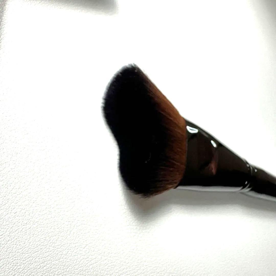 【新品未使用】ローラメルシエ グロウパウダーブラッシュ　メイクブラシ