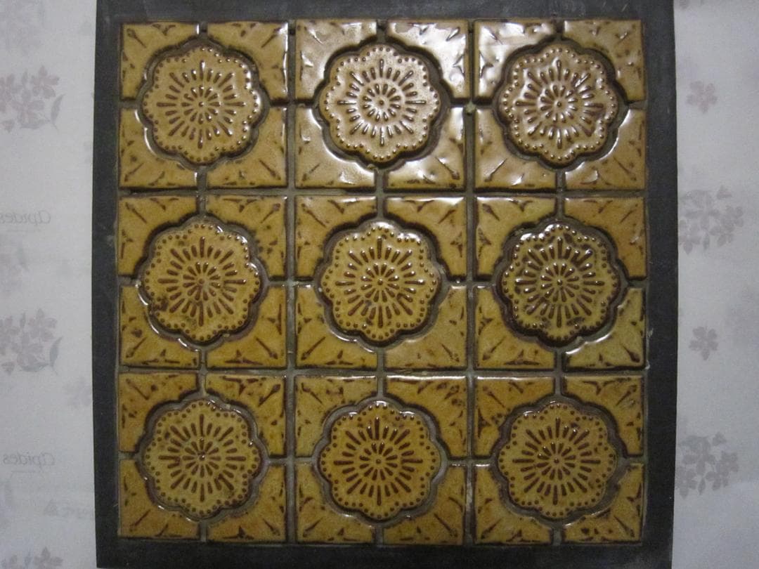 ｋumina　昭和４０年代レトロ杯盤モザイクタイル　７シート