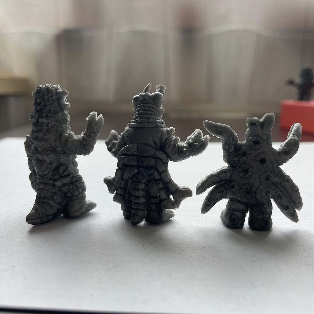 ウルトラ怪獣消しゴム シルバー10体セットまとめ売り - メルカリ