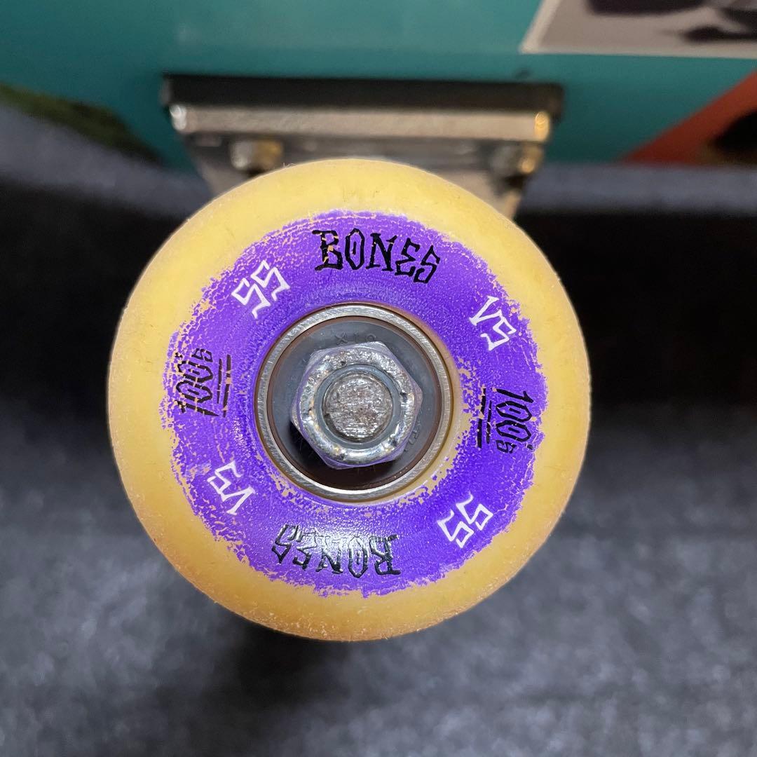 ファッキングオーサム　スケボー　スケートボード　インディペンデント　BONES