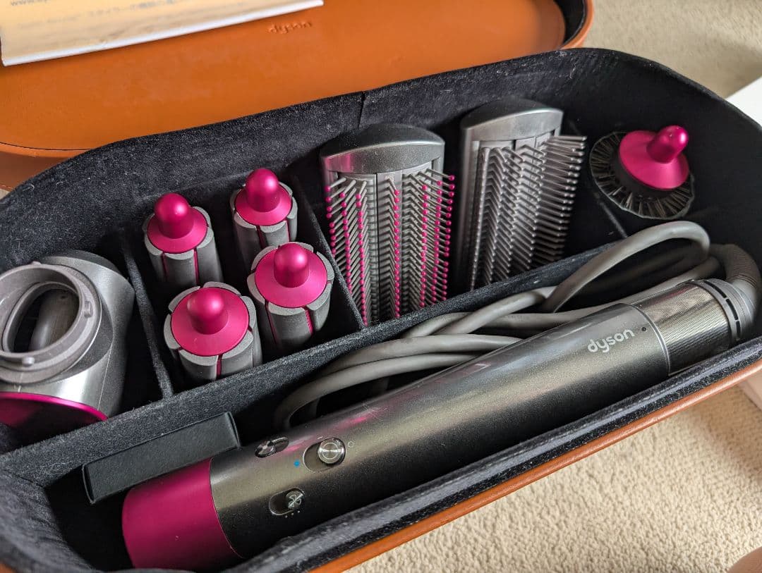 ジ*ン様 美品　dyson エアラップ　ドライヤー　新品限定ケース付き