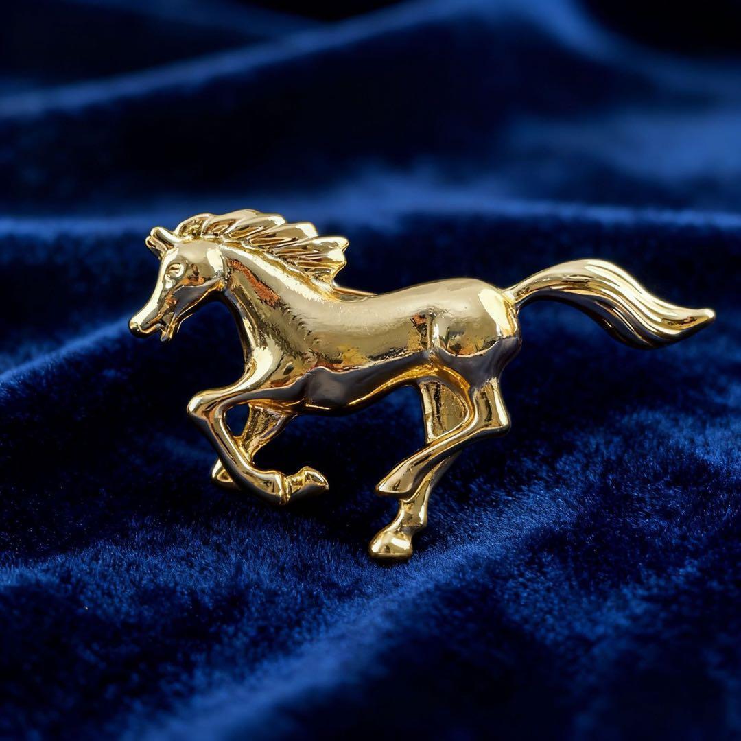 馬 ブローチ ゴールド メタル ランニングホース 乗馬 馬術 競馬 干支
