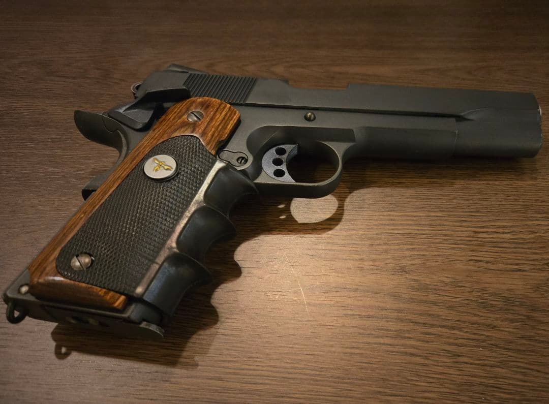 バイオハザード8 ヴィレッジ「 M1911 」東京マルイ MEUピストル