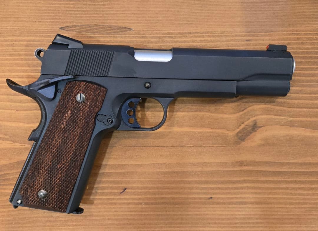 バイオハザード8 ヴィレッジ「 M1911 」東京マルイ MEUピストル - メルカリ