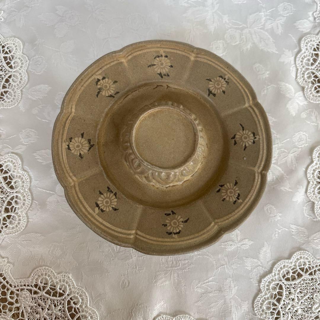 高麗 青磁象嵌陽刻菊花文輪花形 高麗青磁盃台 盞托 骨董品