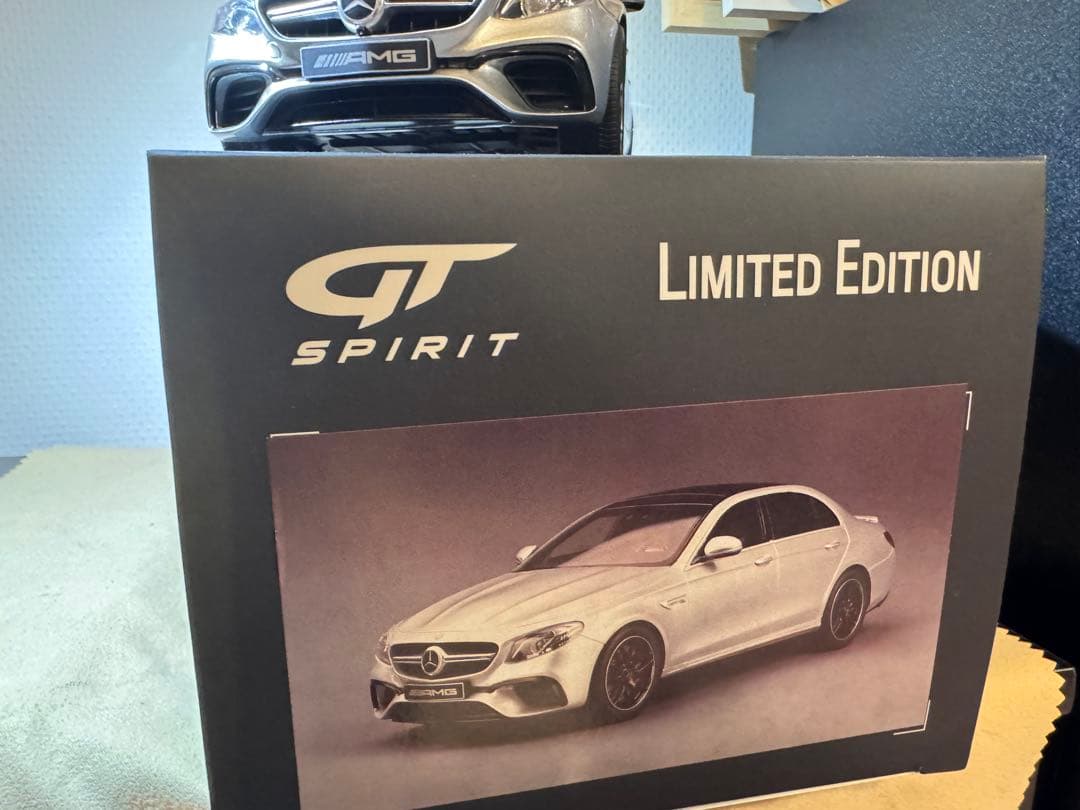 Mercedes-Benz AMG E63 セダン ミニカー1/18