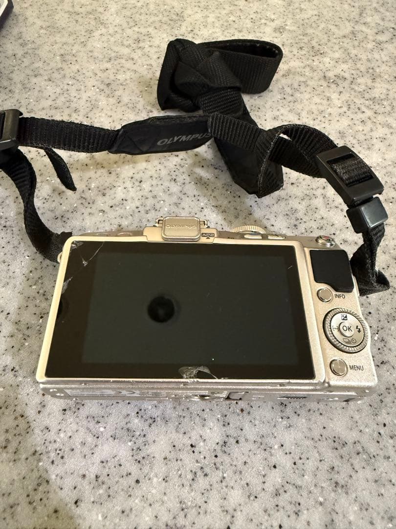 ジャンク品 OLYMPUS PEN Lite E-PL6 本体とレンズ2本 カメラ