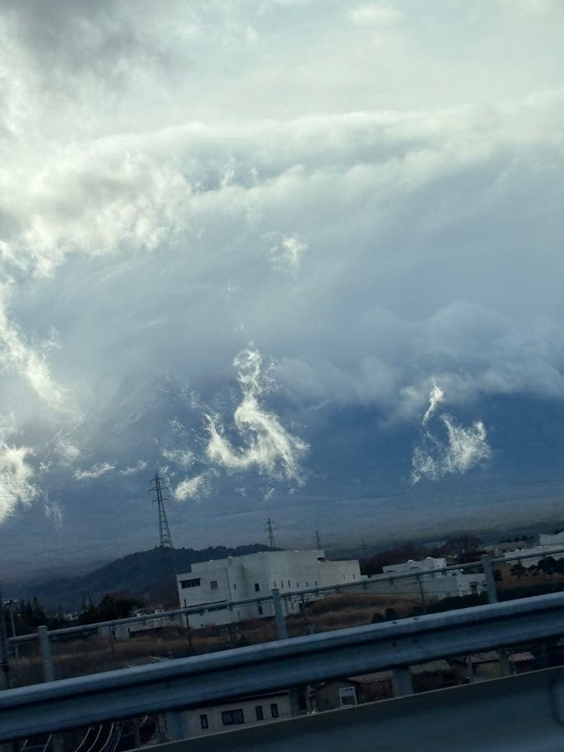 山梨セット出したいかなと 山梨県新屋山神社 日本一金運