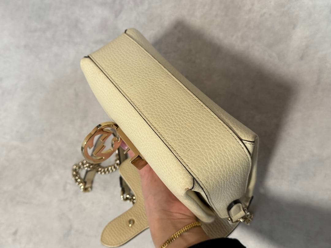 GUCCI アイボリー ショルダーバッグ