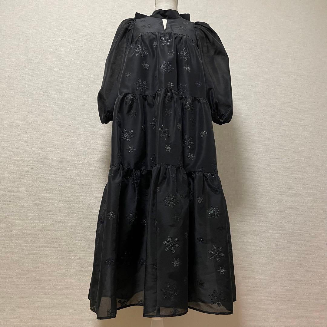 スーツ・フォーマル・ドレス Arobe  Flake Embroidery Tired Dress