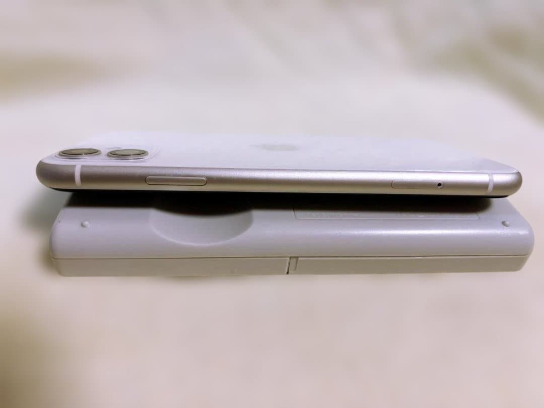 【美品】iPhone11 ホワイト128GB バッテリ83% 外箱・未使用備品有