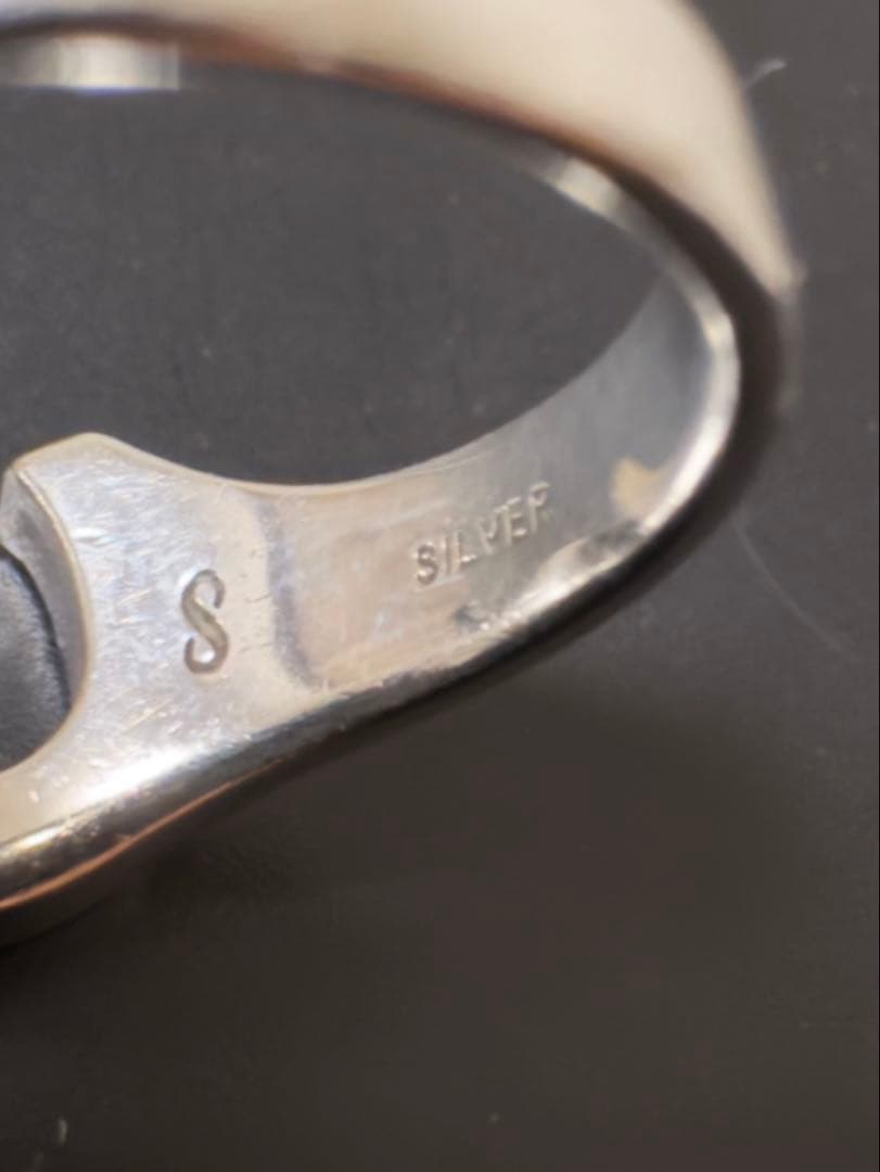 シルバー U字型リング ストーン付き