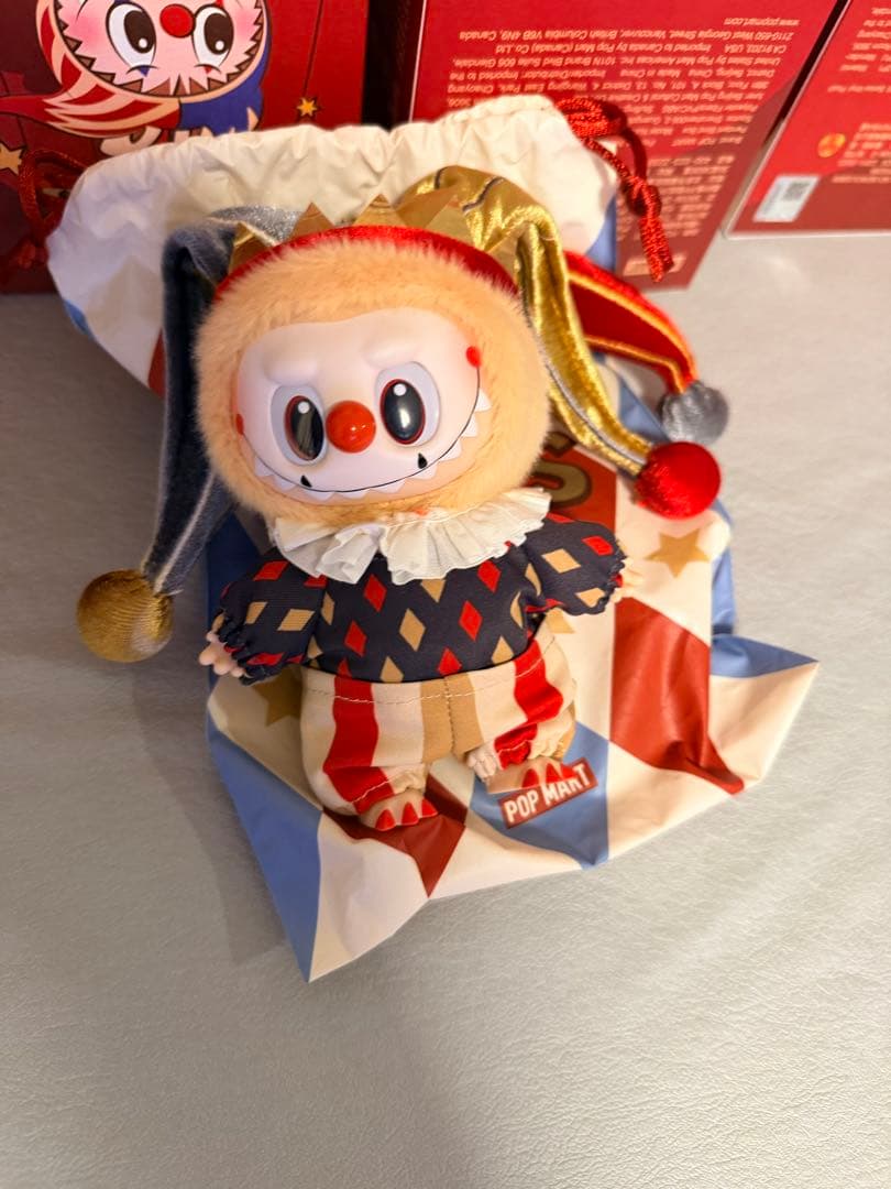 ラブブ　WHY SO SERIOUS POP MART