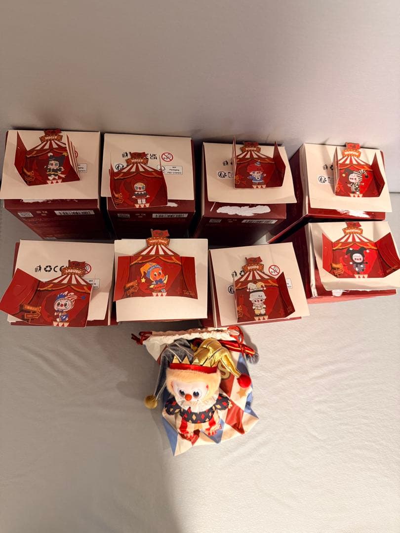 ラブブ　WHY SO SERIOUS POP MART