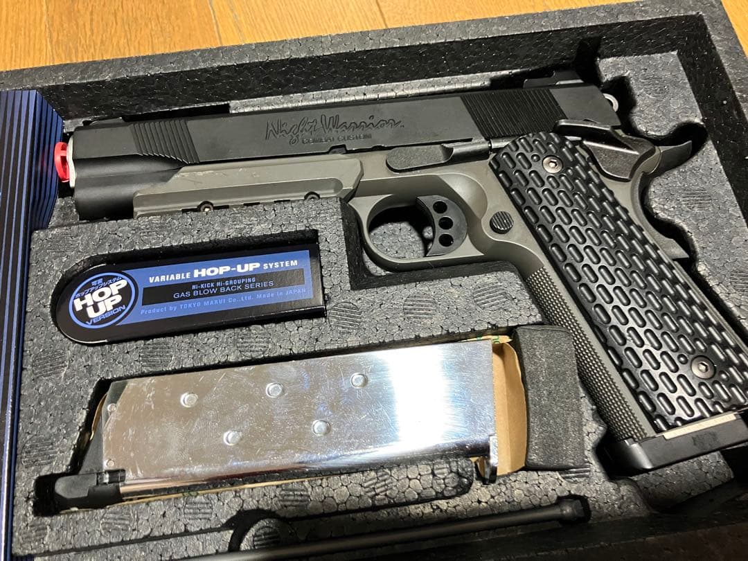 東京マルイ ナイトウォーリア　ガスブローバックガン　予備マガジン付き