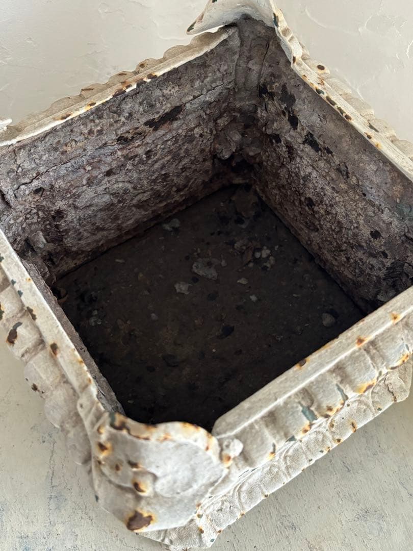 フランスアンティーク 鋳鉄製 白いプランター ガーデニング