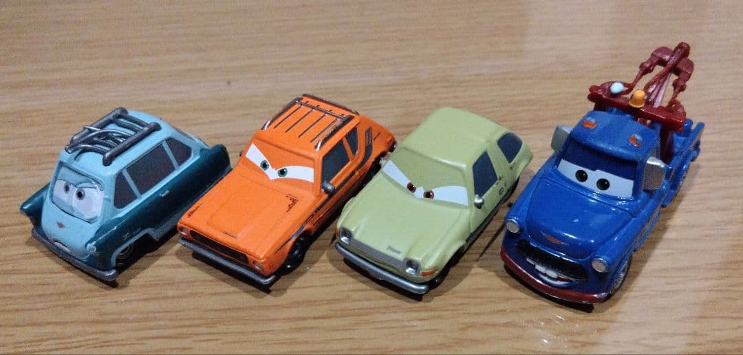 カーズトミカ　映画カーズ2　24台セット(中古品)　※バラ売り不可