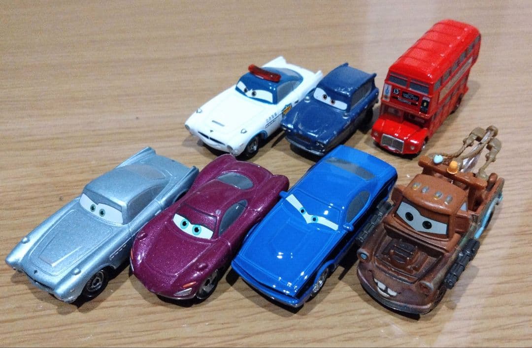 カーズトミカ　映画カーズ2　24台セット(中古品)　※バラ売り不可