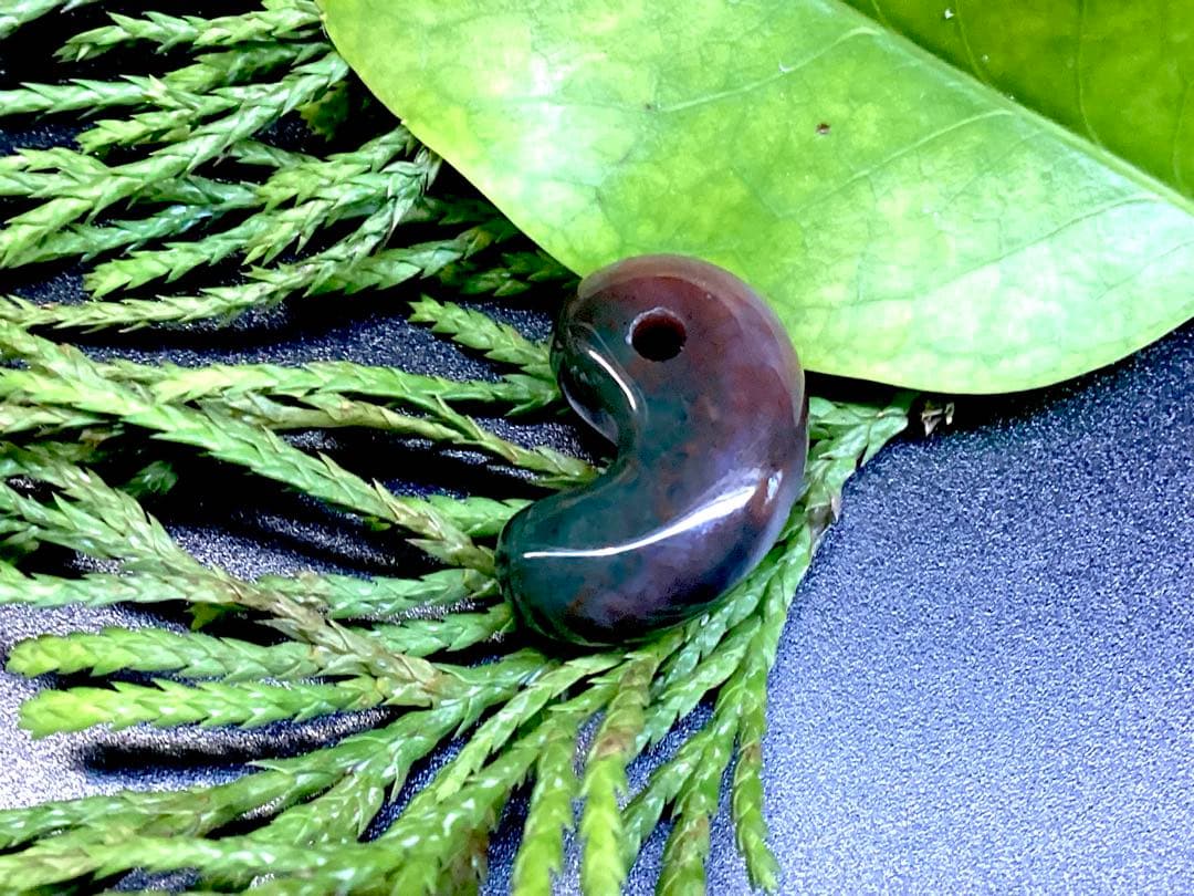 50年前の伊勢青石 コレクション 赤茶【ヘマタイト】 レア勾玉鑑別書無しの