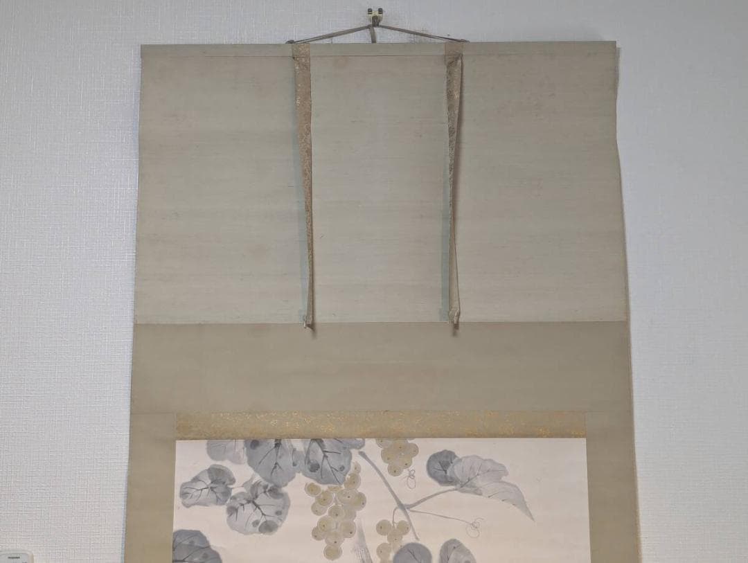 【真作】掛軸　永田春水　葡萄に栗鼠図　花鳥画　淡彩　逸品　合箱入　R149