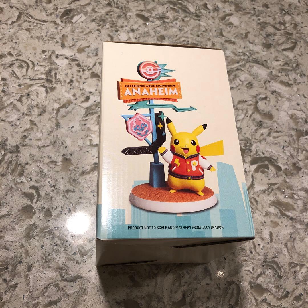 激レア「未開封」ポケモンセンター レッド & ピカチュウ フィギュア