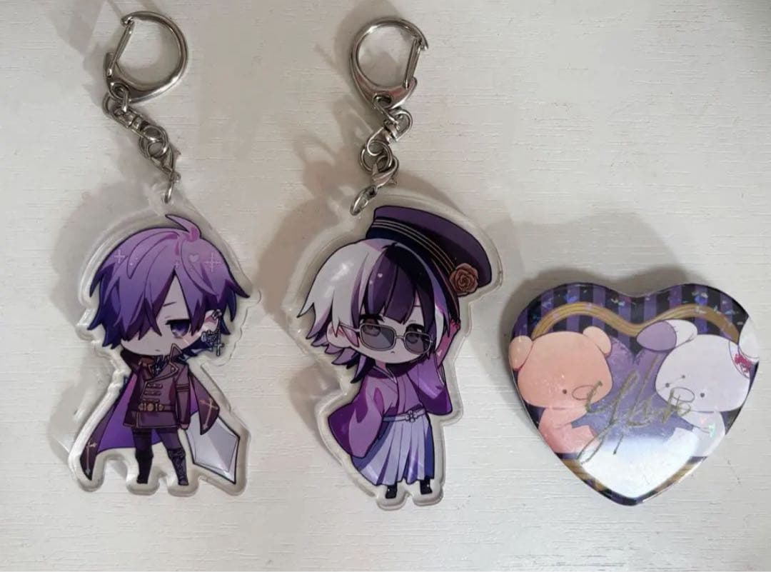 ゆきむら。 アクリルキーホルダー缶バッジ サイン入り - メルカリ