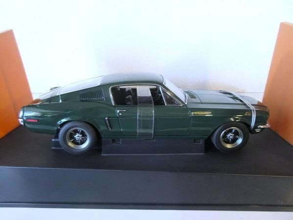 特価 AUTOart 1/18 フォード マスタング GT390 BULLITT