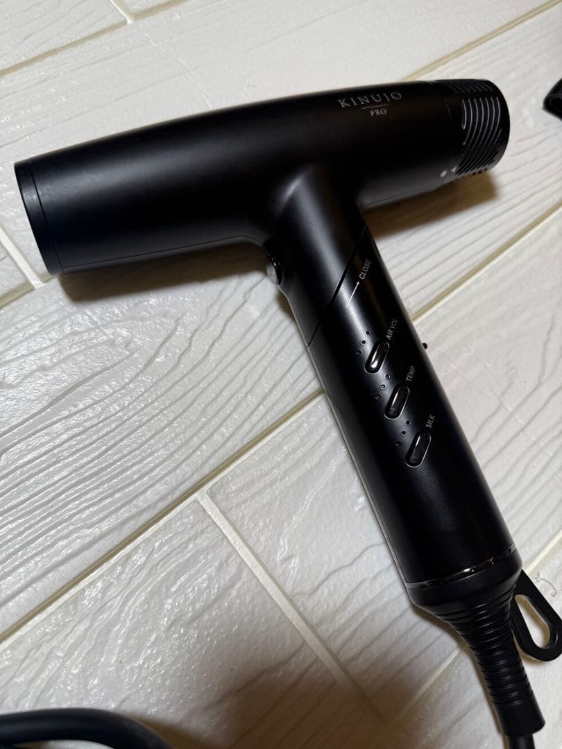 【絹女】KINUJO PRO ヘアドライヤー ブラック