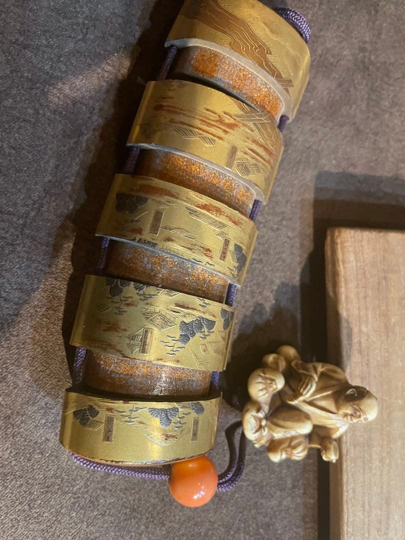 ⚫️新年セール⚫️ 梶川作 金蒔絵 印籠5段 根付含む