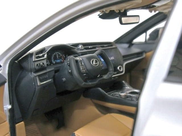 1/18 レクサス RZ 450e ミニカー　模型　完成品　展示台付き　ホワイト