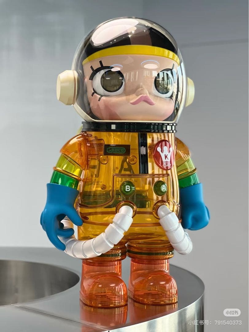 専用SPACE MOLLY 宇宙服フィギュア限定品400%