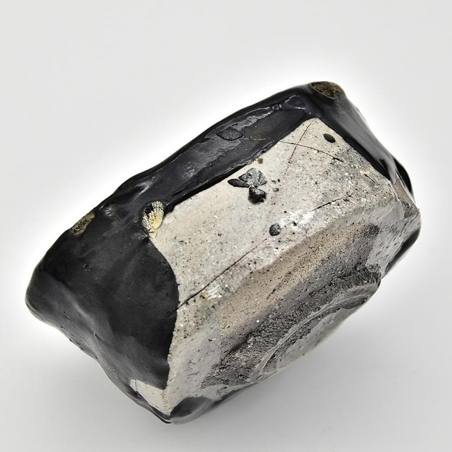 T 新品未使用 鯉江良二 茶碗 引出黒 共箱 共布 略歴 瀬戸黒 茶道具