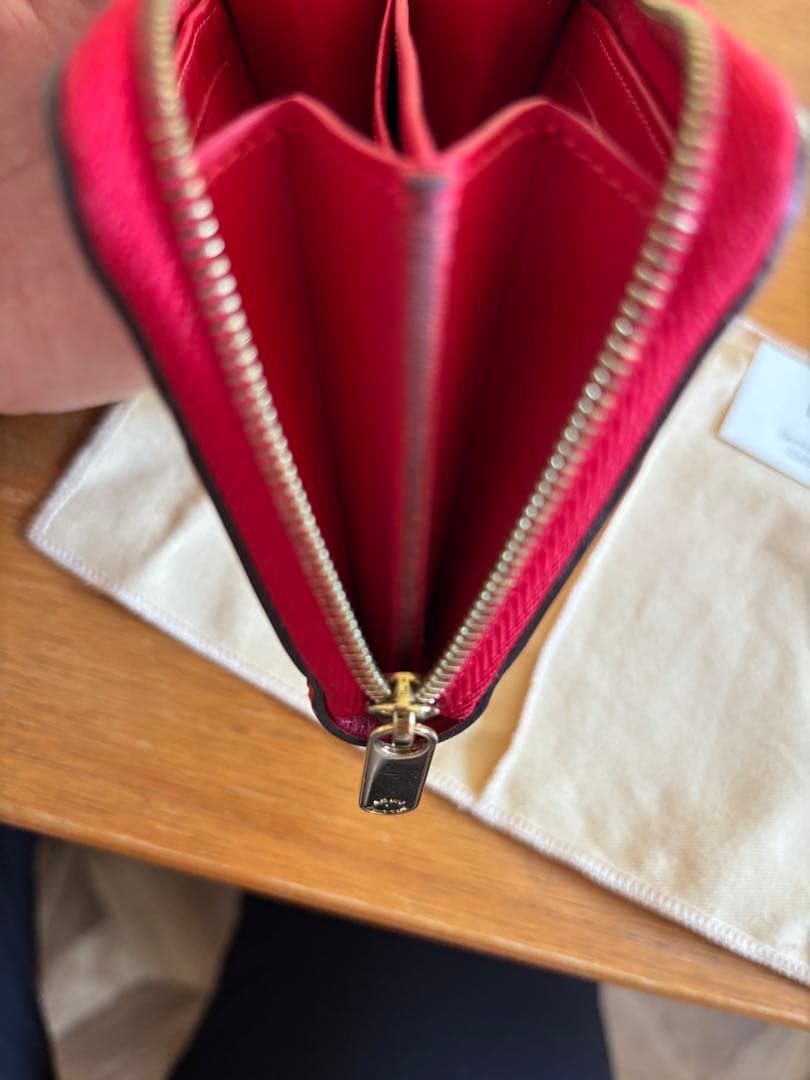 LOUIS VUITTON レッド ケース