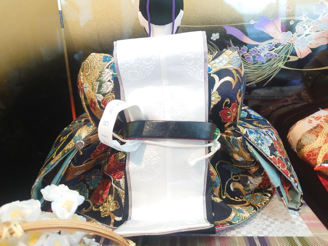 ●新品おひなさま●　金襴衣装飾り　落とし屏風スタイル　フルセット