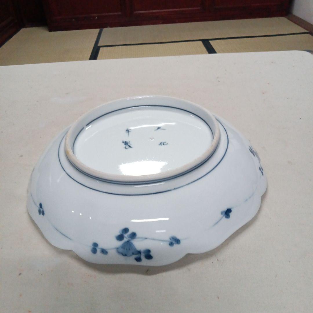 青白磁 八角形 花柄 陶磁器　図変わり八寸皿　　やや甘て大化年製　完品