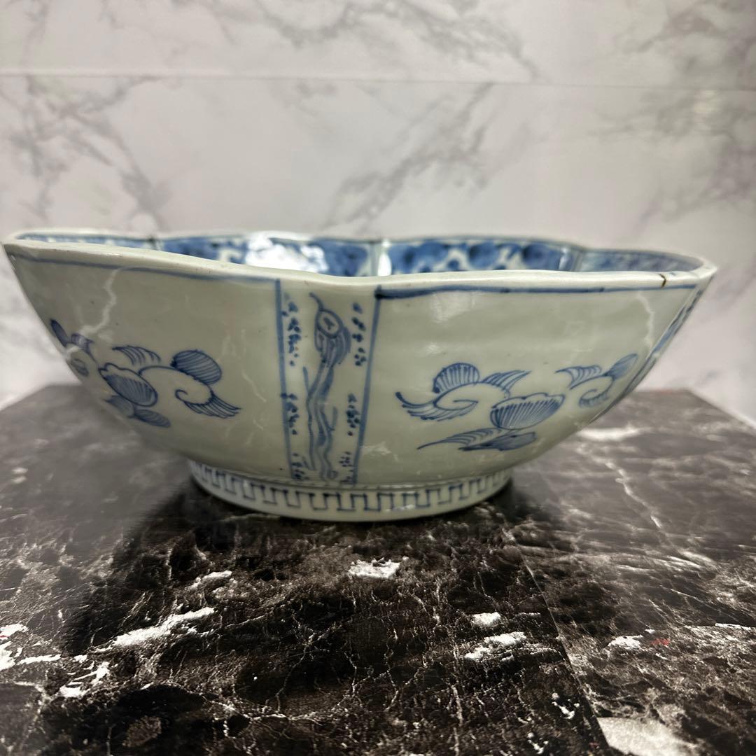 藍柿右衛門、染め付け麒麟図、大輪花深鉢。